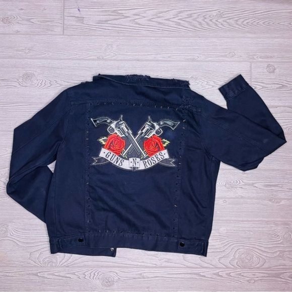 Guns and roses black denim jean jacket men’s size m upcycled distressed coat - Picture 4 of 16